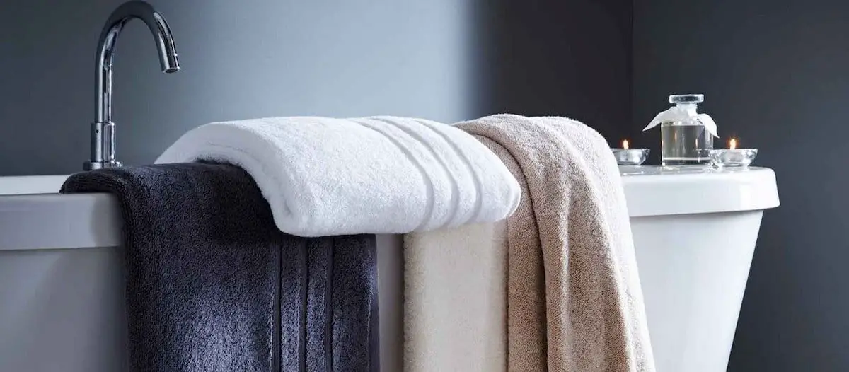 How Do You Choose Between a Bath Sheet And a Bath Towel?